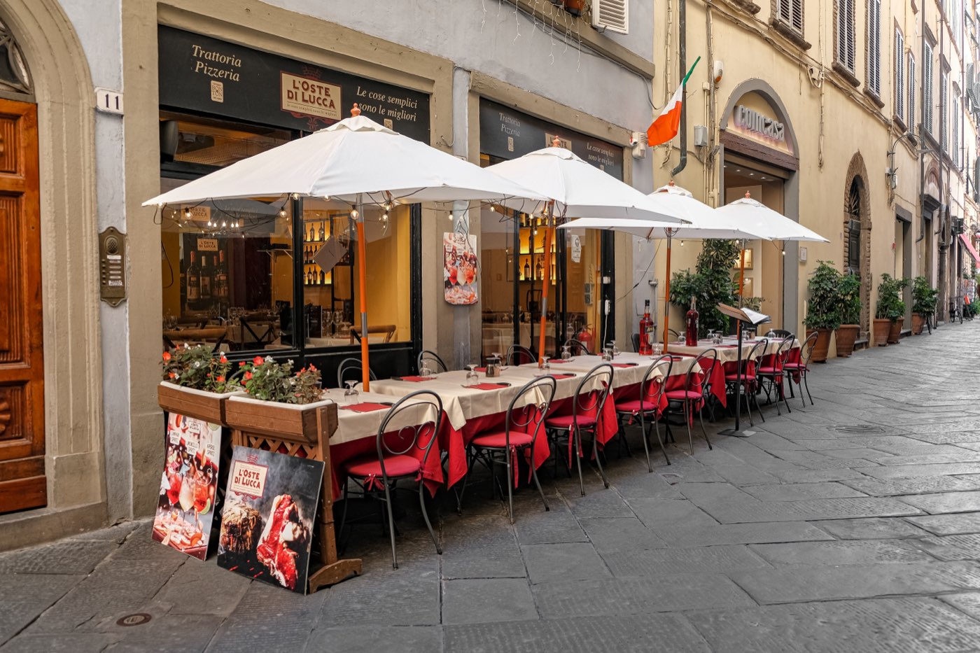 Il dehors dell’Oste di Lucca in Via Cenami